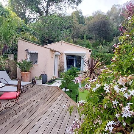 Dans Un Jardin Bb Et Jacuzzi Bed & Breakfast Mandelieu-La Napoule Exterior photo