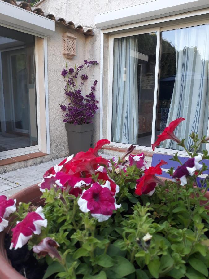 Dans Un Jardin Bb Et Jacuzzi Bed & Breakfast Mandelieu-La Napoule Exterior photo