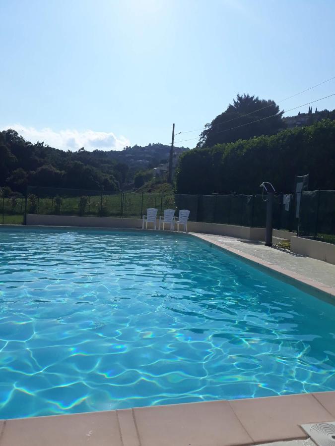 Dans Un Jardin Bb Et Jacuzzi Bed & Breakfast Mandelieu-La Napoule Exterior photo