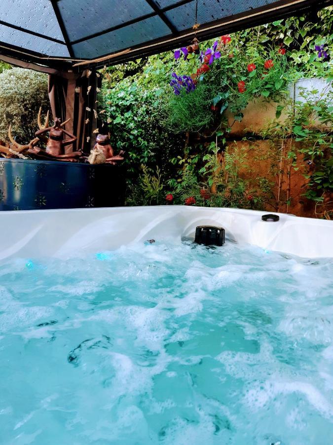 Dans Un Jardin Bb Et Jacuzzi Bed & Breakfast Mandelieu-La Napoule Exterior photo