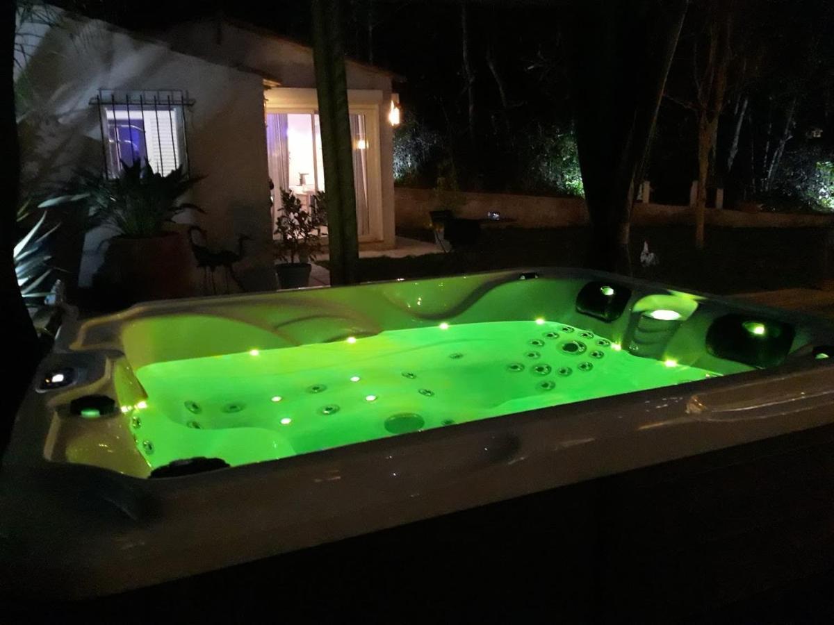 Dans Un Jardin Bb Et Jacuzzi Bed & Breakfast Mandelieu-La Napoule Exterior photo