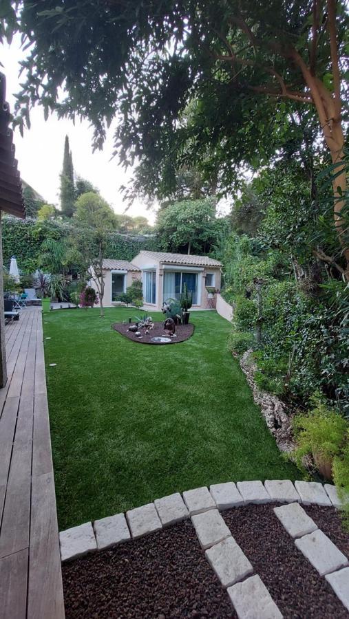 Dans Un Jardin Bb Et Jacuzzi Bed & Breakfast Mandelieu-La Napoule Exterior photo