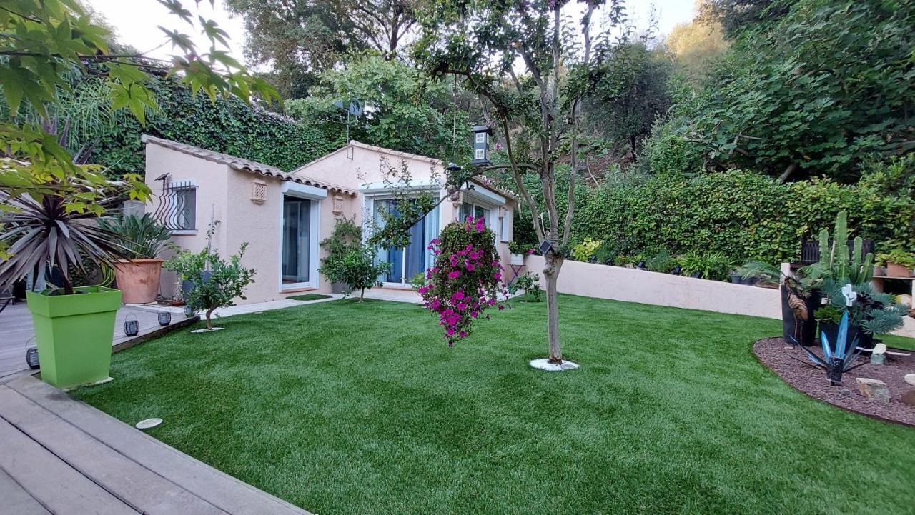 Dans Un Jardin Bb Et Jacuzzi Bed & Breakfast Mandelieu-La Napoule Exterior photo