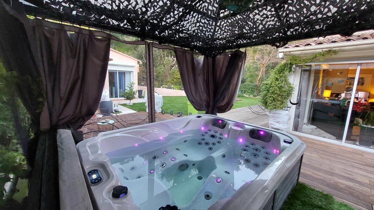 Dans Un Jardin Bb Et Jacuzzi Bed & Breakfast Mandelieu-La Napoule Exterior photo