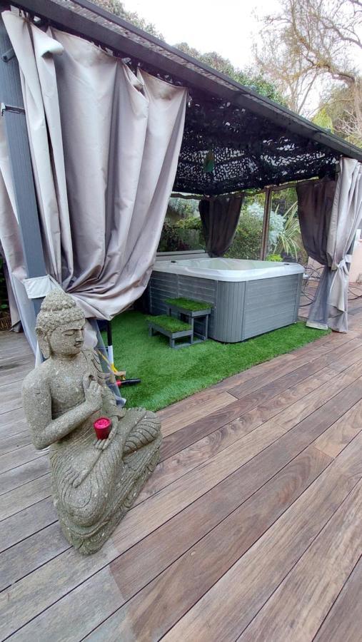 Dans Un Jardin Bb Et Jacuzzi Bed & Breakfast Mandelieu-La Napoule Exterior photo