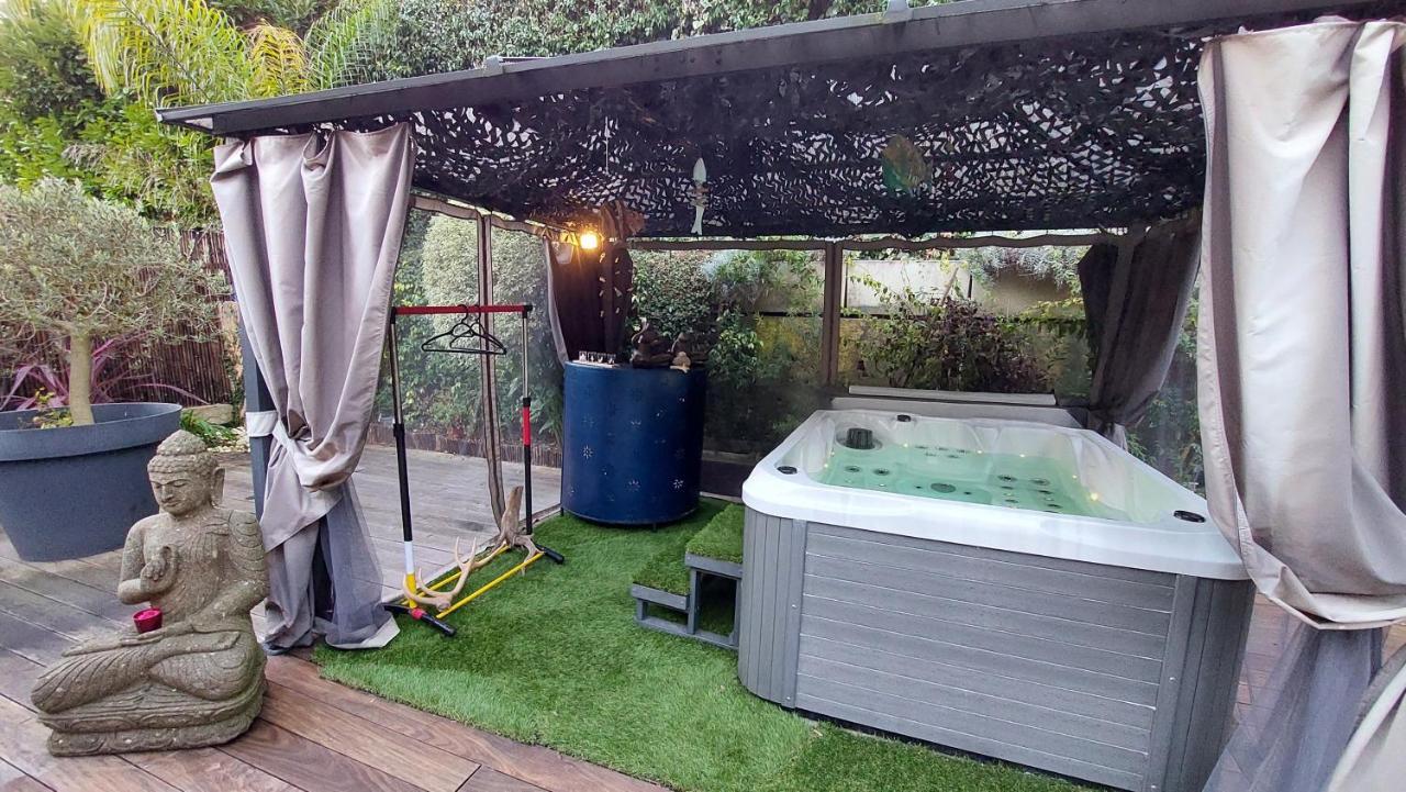 Dans Un Jardin Bb Et Jacuzzi Bed & Breakfast Mandelieu-La Napoule Exterior photo
