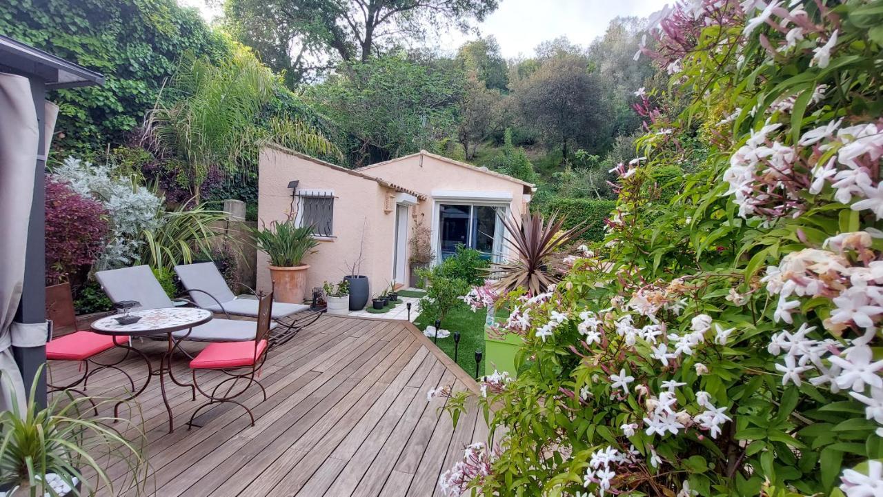 Dans Un Jardin Bb Et Jacuzzi Bed & Breakfast Mandelieu-La Napoule Exterior photo